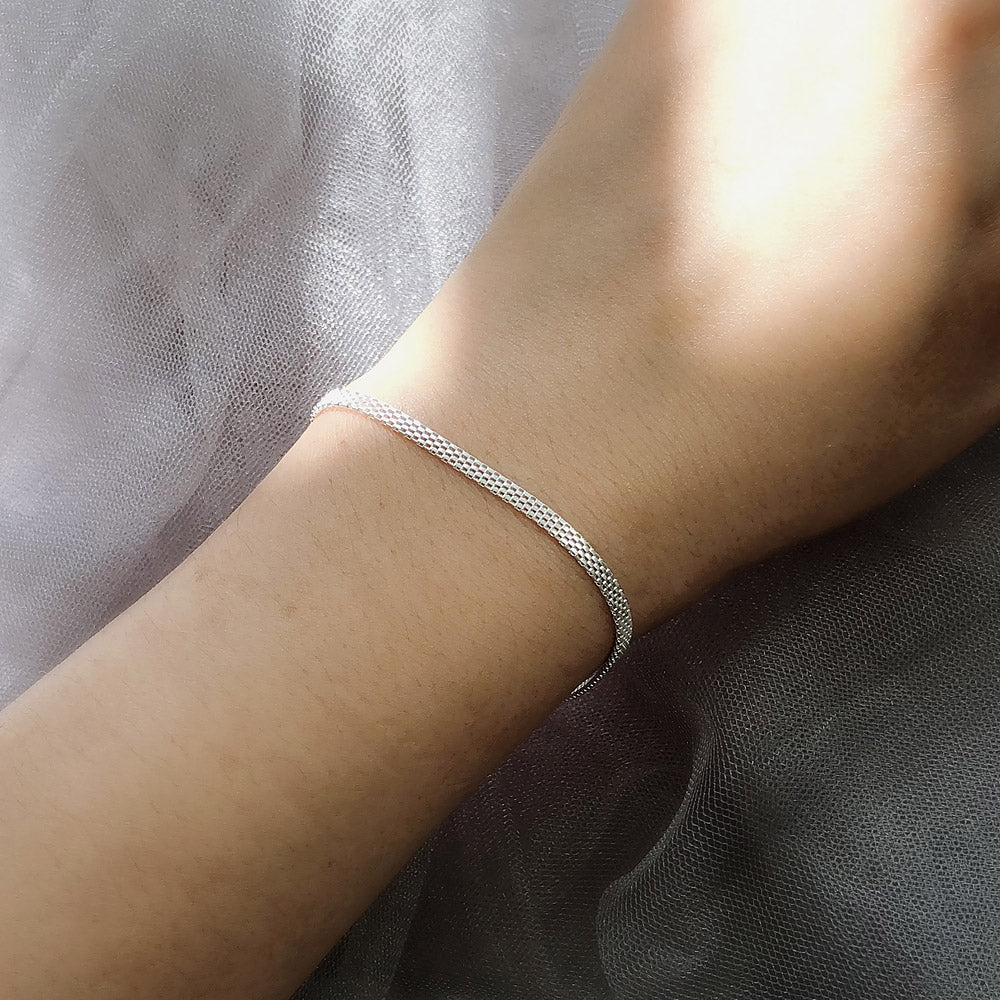 Model wearing Chain Bracelet in Sterling Silver 3mm, Yellow Gold Flashed