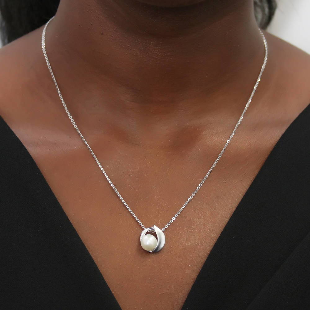 Solitaire White Button Cultured Pearl Set in Sterling Silver