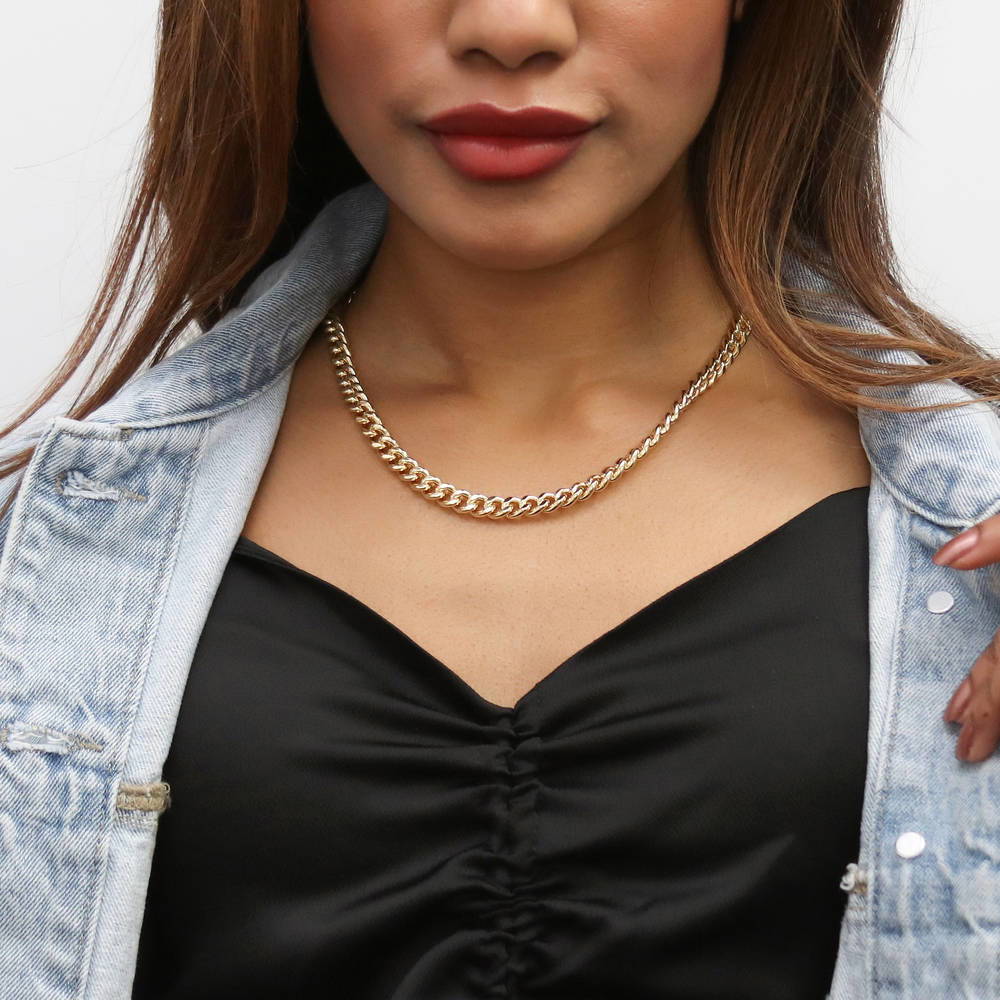 Model wearing Lightweight Curb Chain Necklace 7mm, Gold-Tone