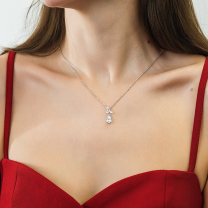 Model Wearing Filigree Pendant Necklace Style N1735-01