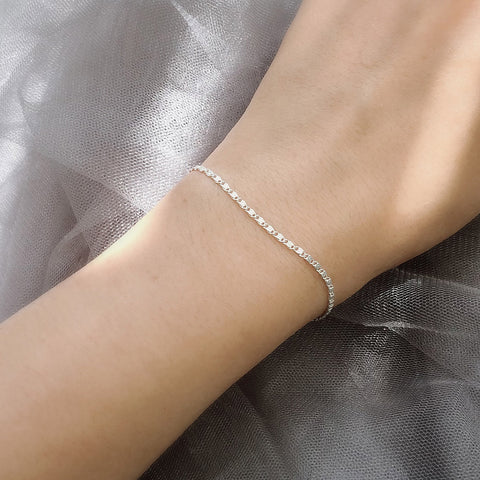 Model Wearing Chain Bracelet