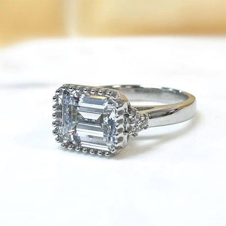 Image Contain: Solitaire with Side Stones Ring