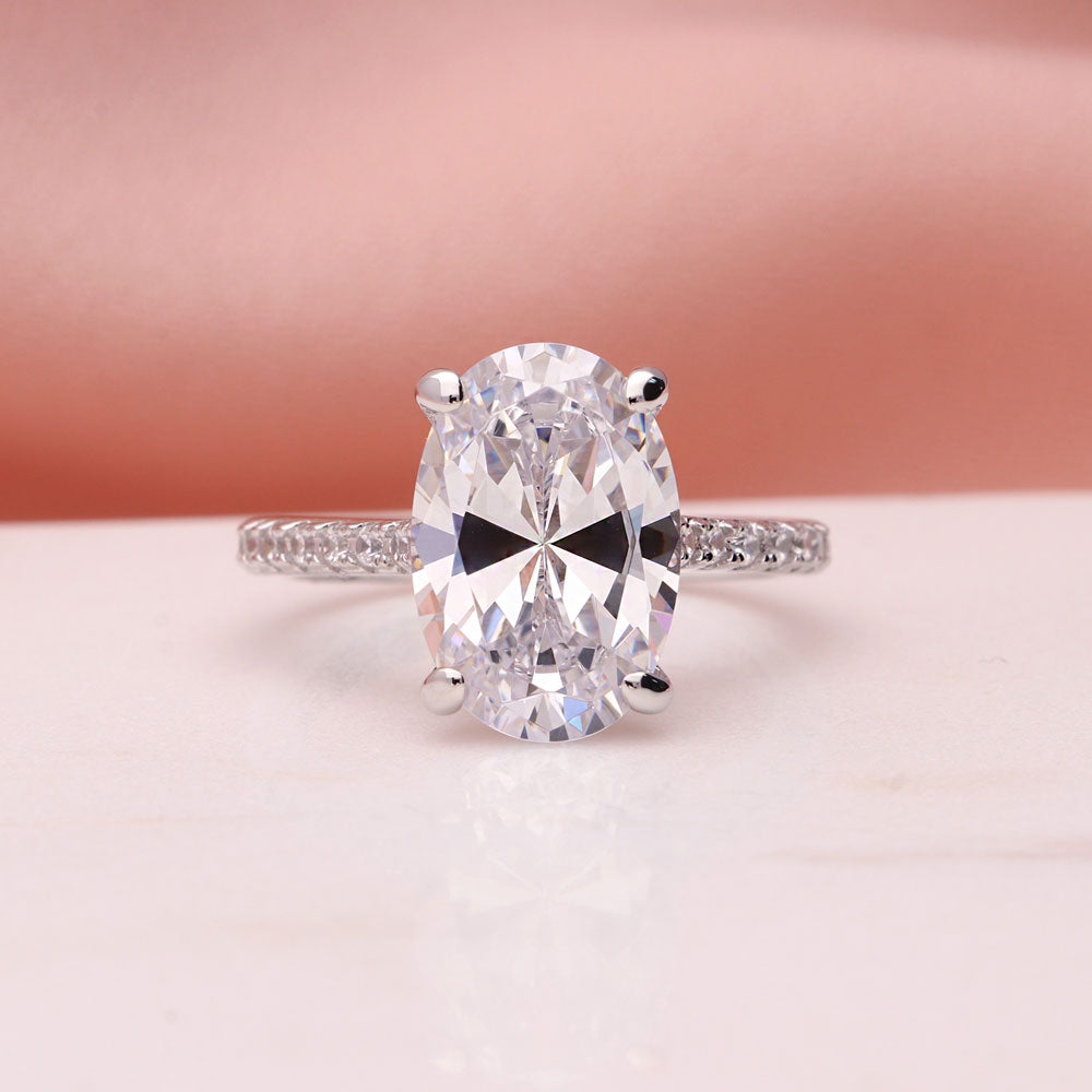 Image Contain: Solitaire with Side Stones Ring