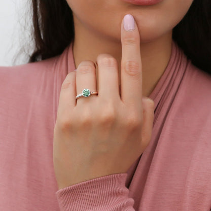 Model Wearing Solitaire Ring Style R1532-01
