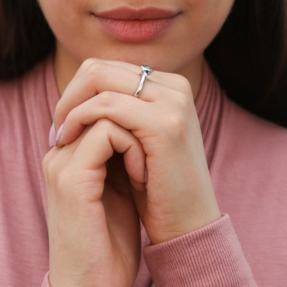 Model Wearing Solitaire Ring Style R1532-01