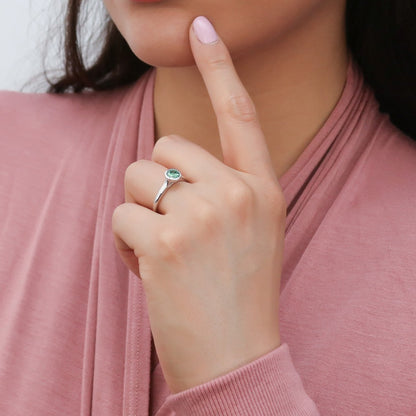Model Wearing Solitaire Ring Style R1532-01