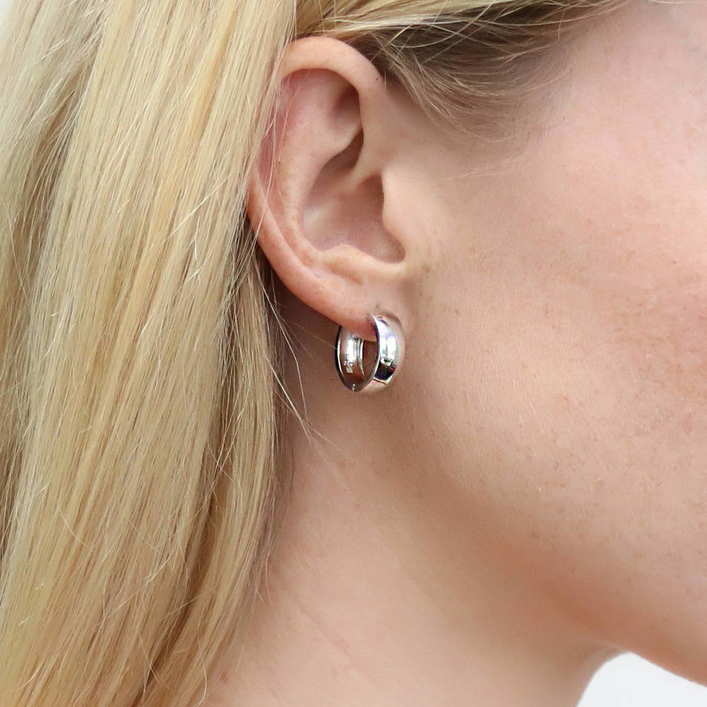 Model wearing Dome Small Hoop Earrings in Sterling Silver 0.7 inch, 5 of 5
