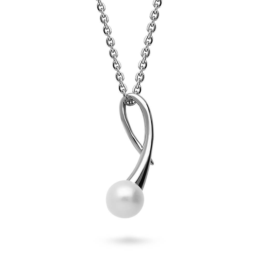Solitaire White Round Cultured Pearl Necklace in Sterling Silver